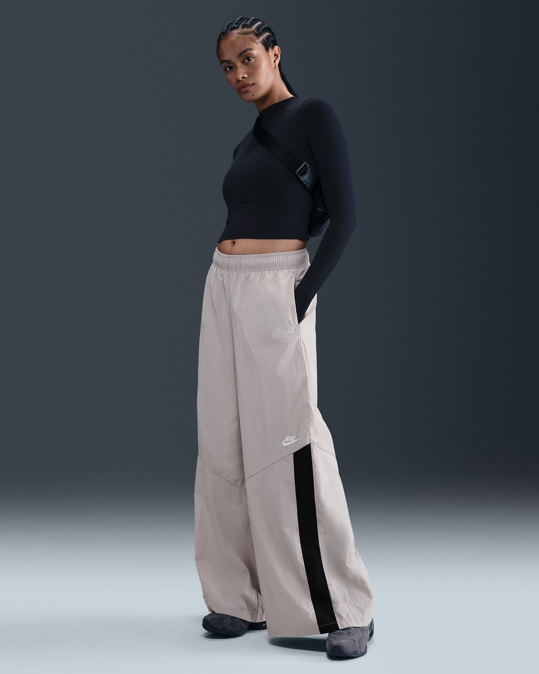 Nike Sportswear Women's Wide-Leg Woven Trousers. Nike IL